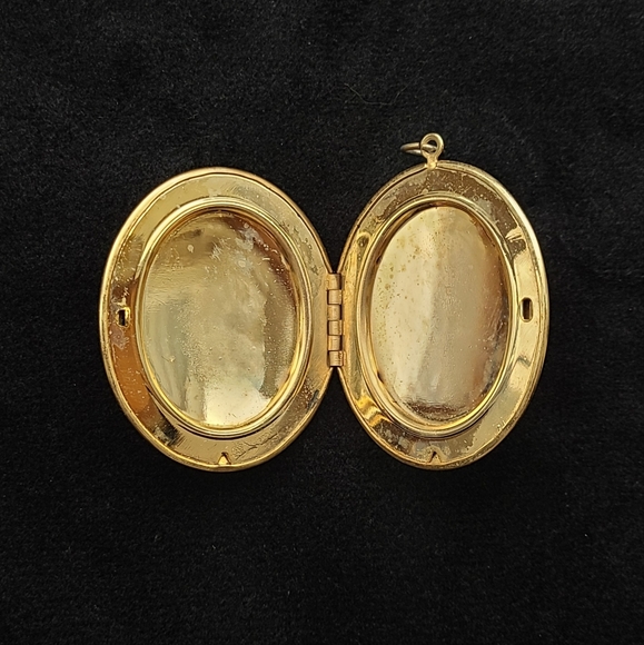 Vintage cameo locket - Picture 3 of 5